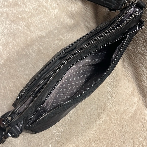 LUG Pacer Crossbody - Picture 8 of 15